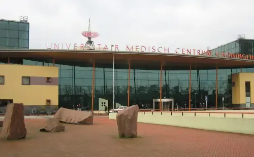 Hoofdingang van het Universitair Medisch Centrum Groningen (UMCG)